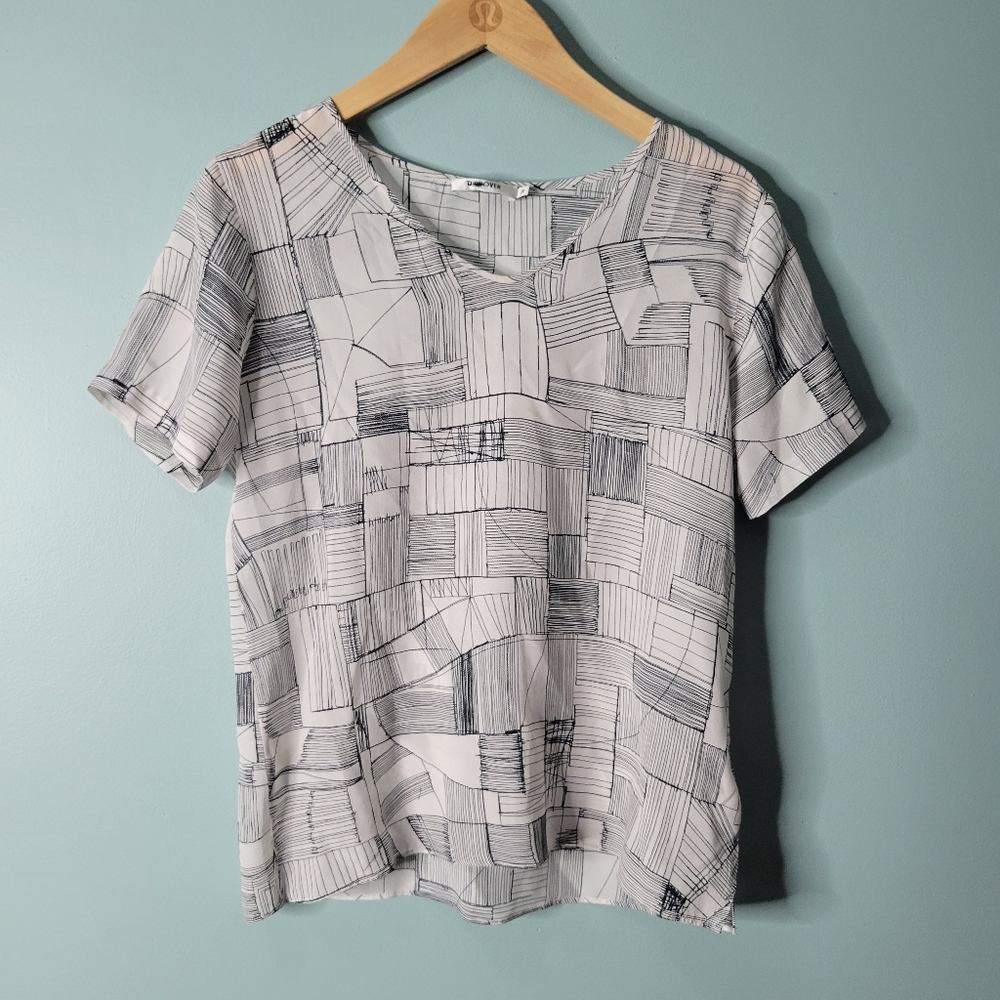 Turnover White 100% Silk Mixed Geometric Shape Top Size 36